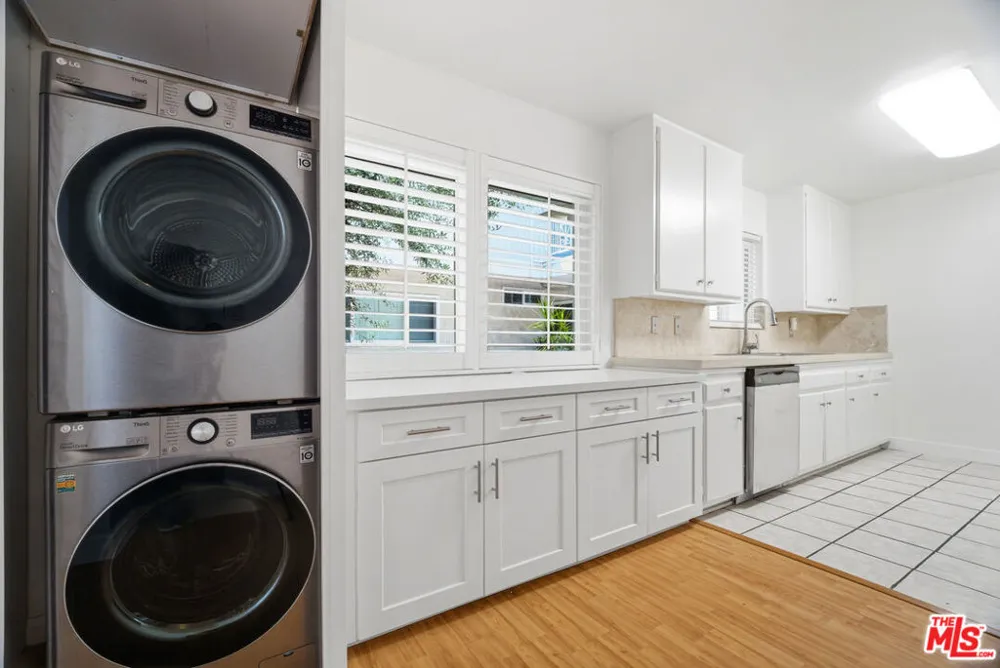 5301 Yarmouth Avenue #10 Encino, CA 91316