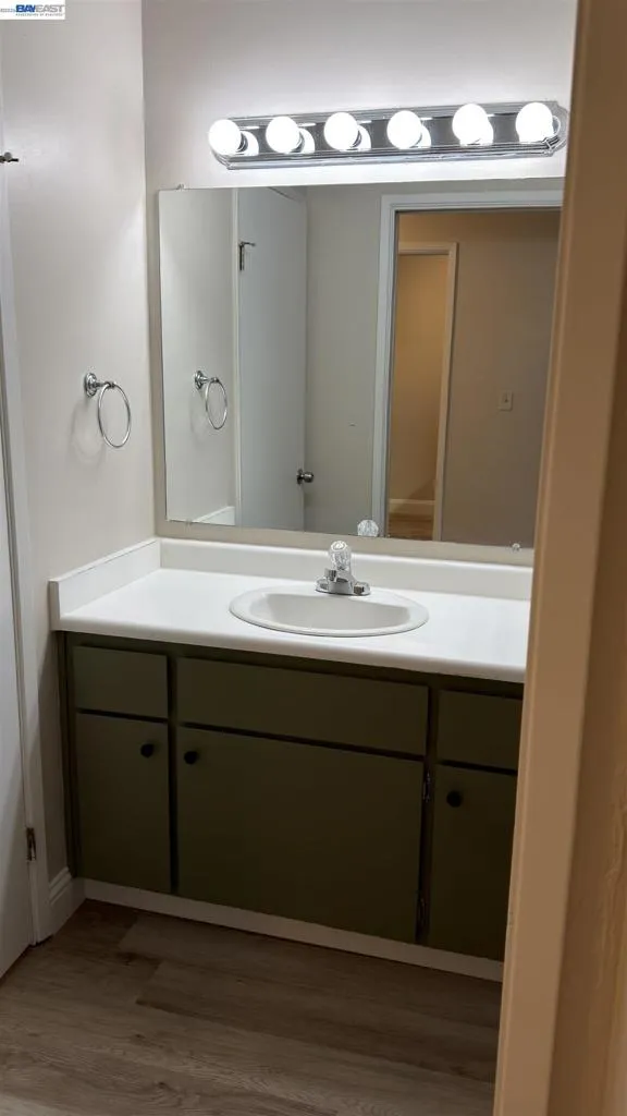1327 Webster St #B105 Alameda, CA 94501
