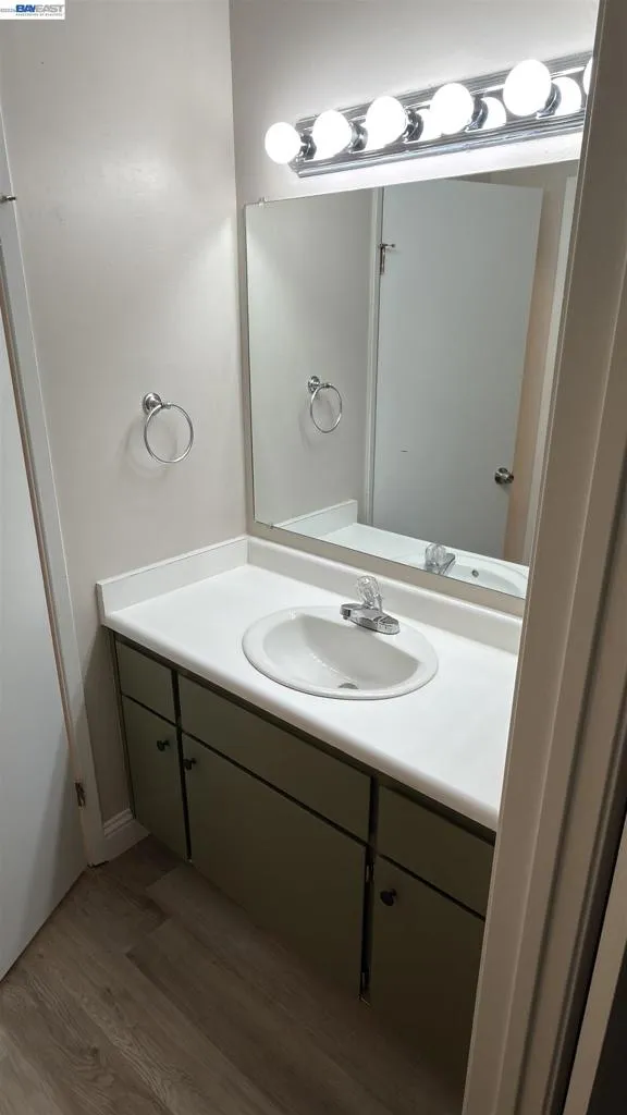 1327 Webster St #B105 Alameda, CA 94501