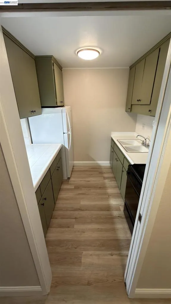 1327 Webster St #B105 Alameda, CA 94501
