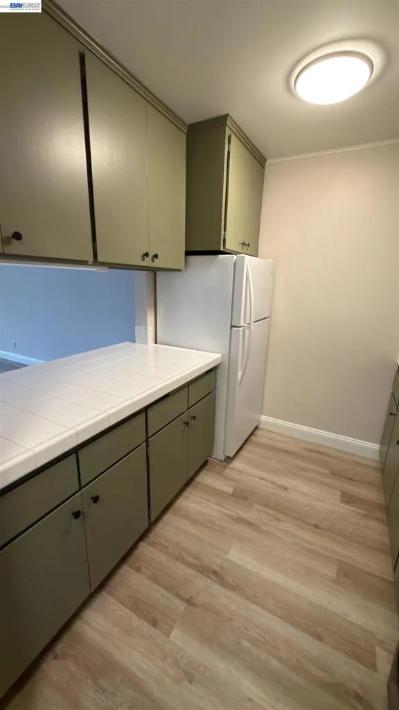 1327 Webster St #B105 Alameda, CA 94501