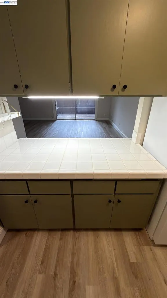 1327 Webster St #B105 Alameda, CA 94501
