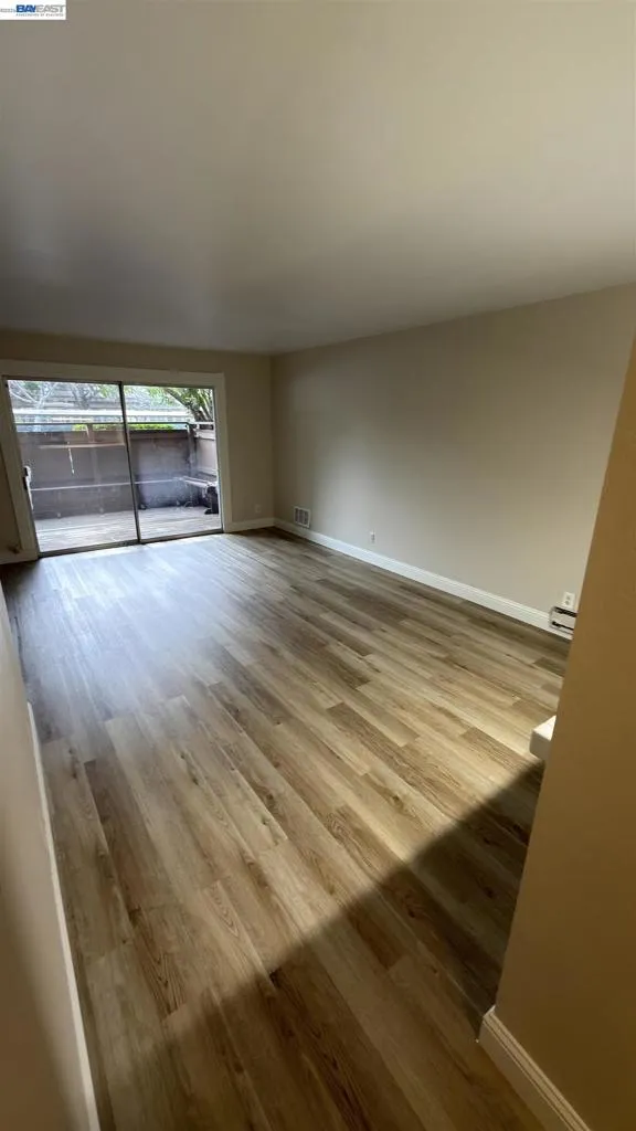 1327 Webster St #B105 Alameda, CA 94501
