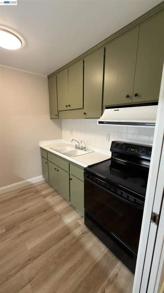 1327 Webster St #B105 Alameda, CA 94501