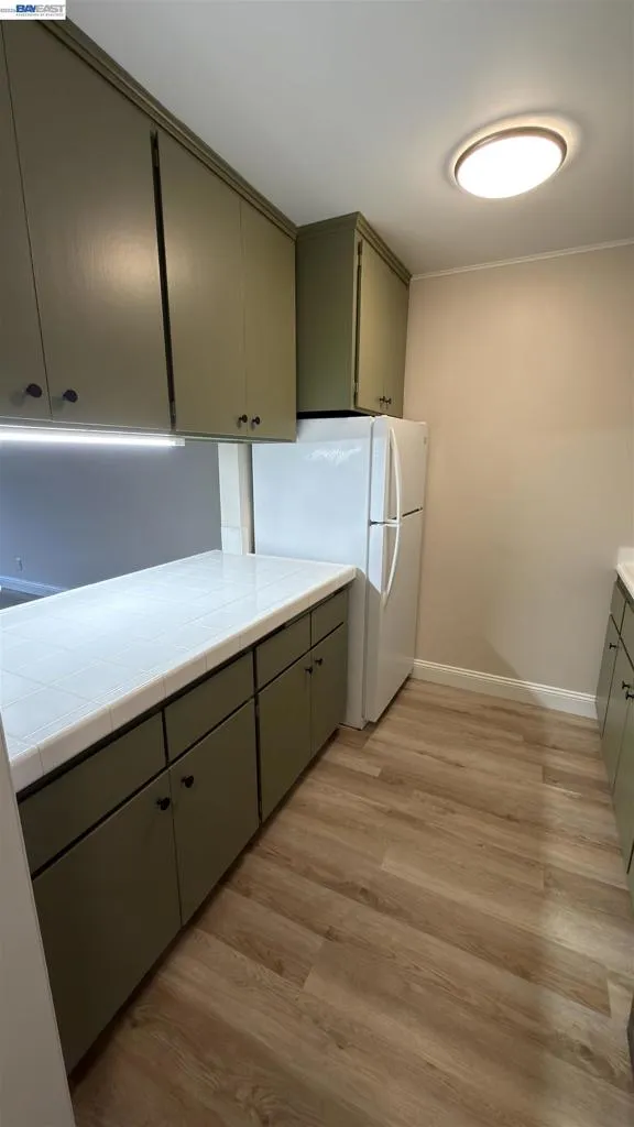1327 Webster St #B105 Alameda, CA 94501