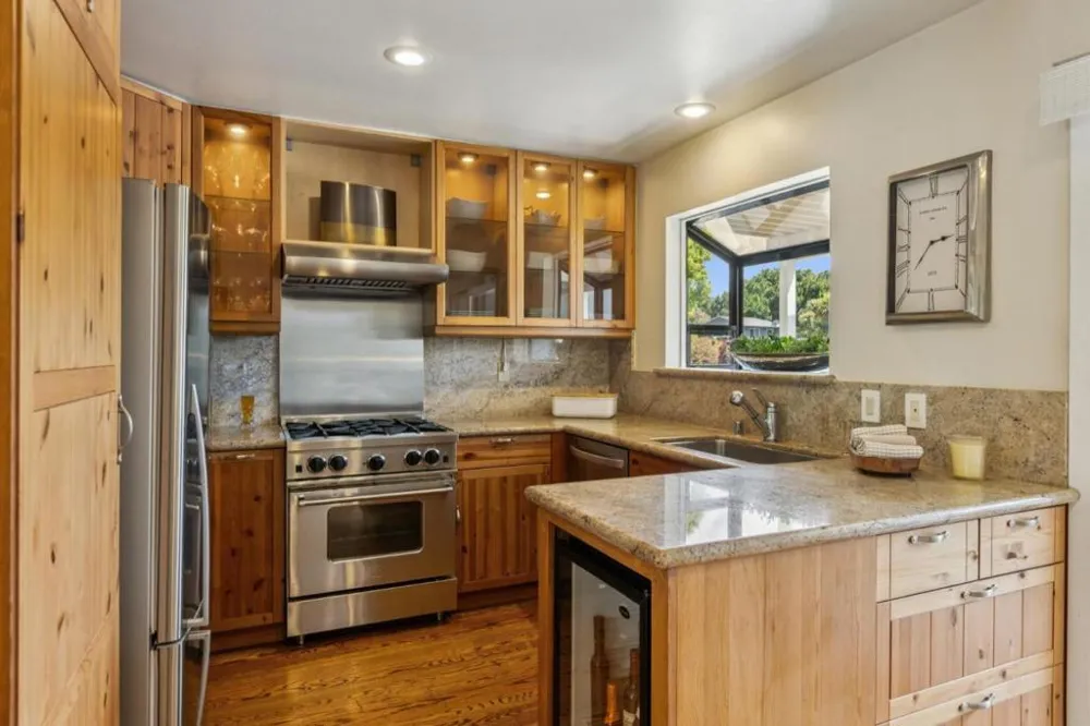 653 Fox Court Redwood City, CA 94061