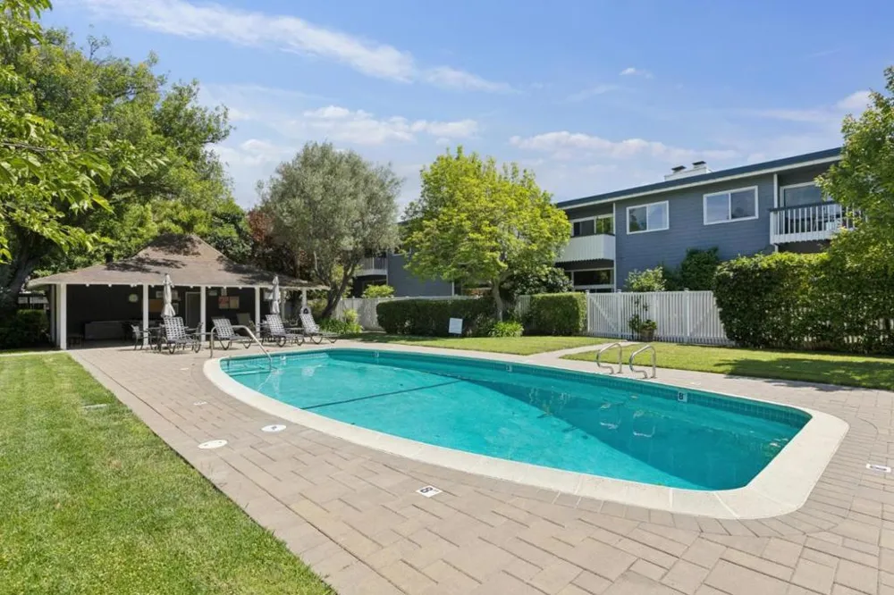 653 Fox Court Redwood City, CA 94061