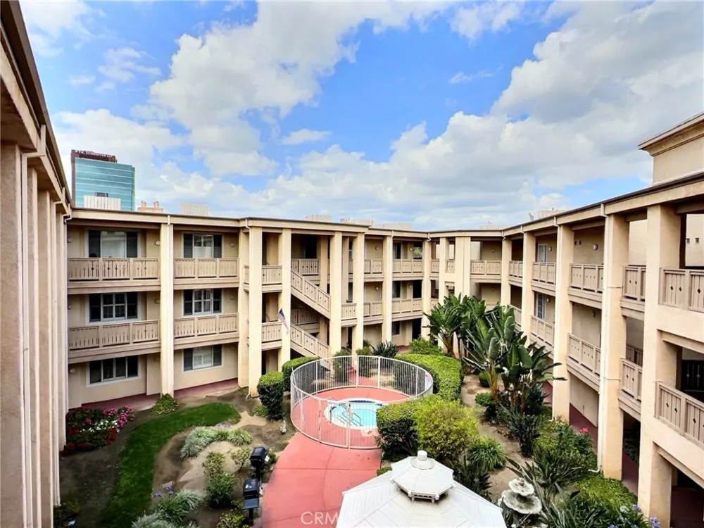 130 S Barranca #302 West Covina, CA 91791