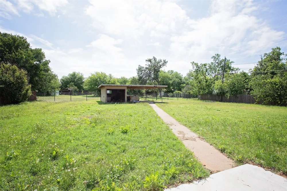 417 Summitt Avenue Graham, TX 76450
