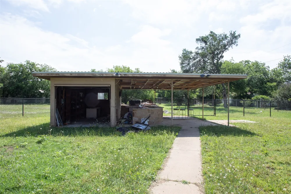 417 Summitt Avenue Graham, TX 76450