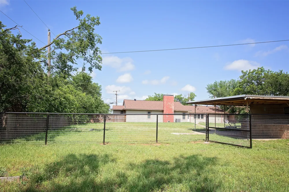 417 Summitt Avenue Graham, TX 76450