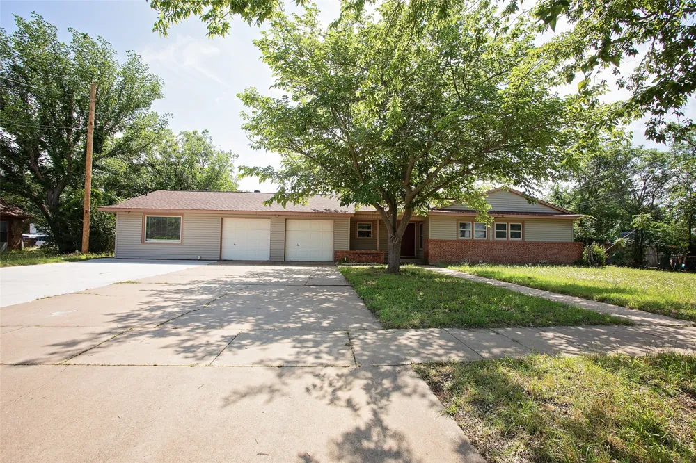 417 Summitt Avenue Graham, TX 76450