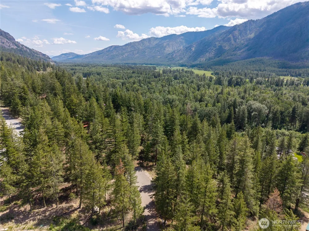 6 Homestead Road Winthrop, WA 98862