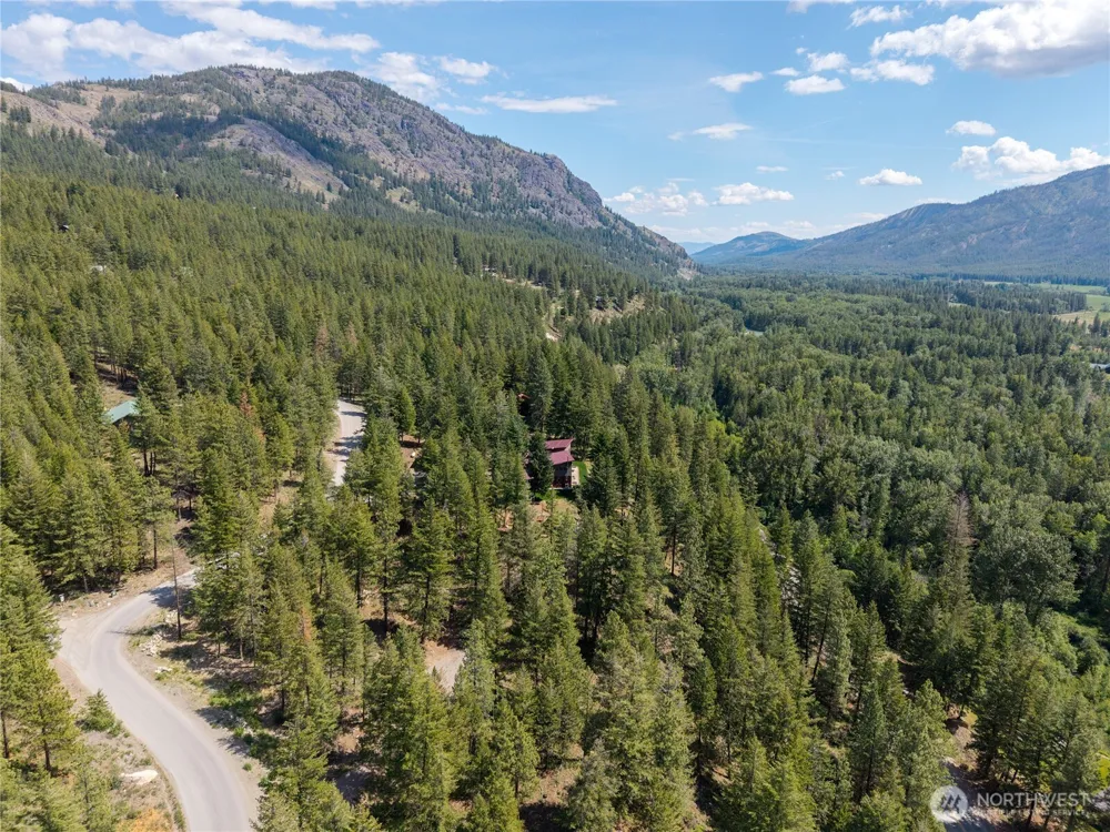 6 Homestead Road Winthrop, WA 98862