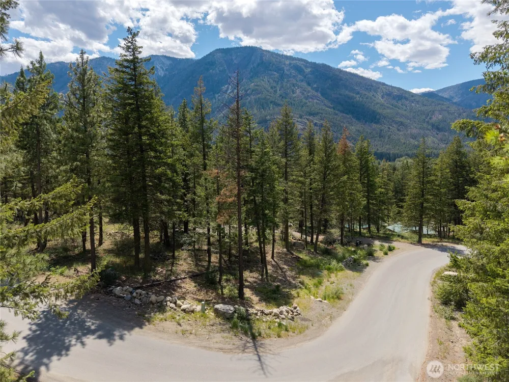 6 Homestead Road Winthrop, WA 98862