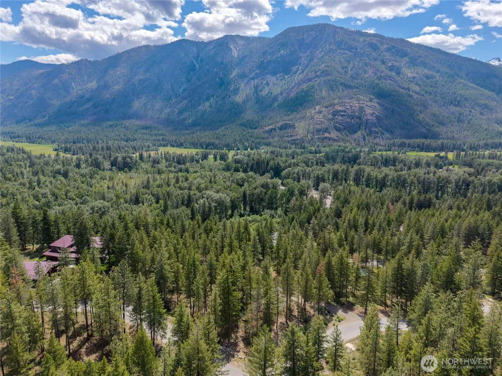 6 Homestead Road Winthrop, WA 98862