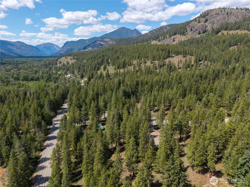 6 Homestead Road Winthrop, WA 98862
