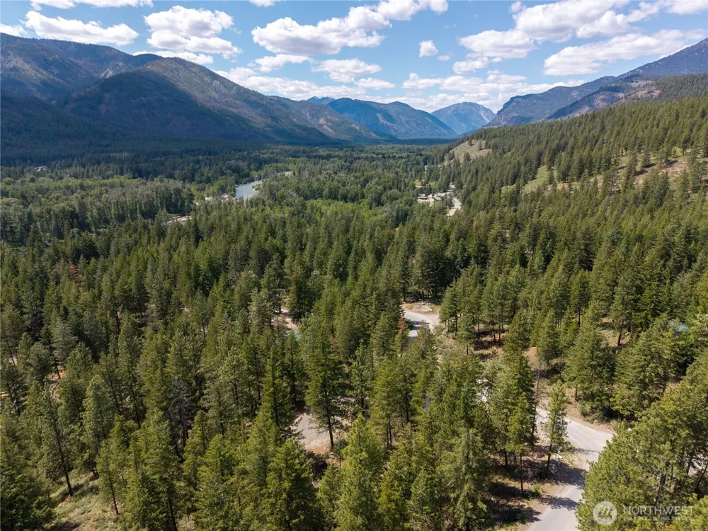 6 Homestead Road Winthrop, WA 98862