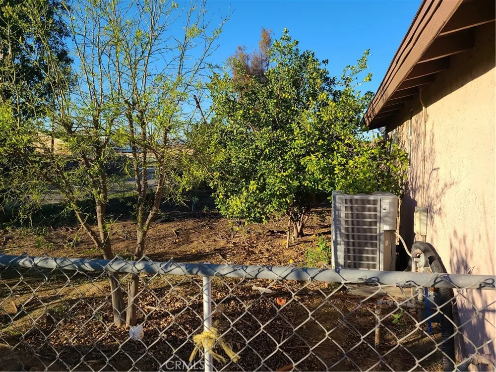 11685 Holmes Jurupa Valley, CA 91752