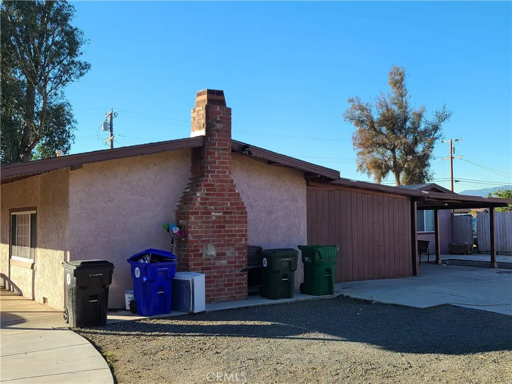 11685 Holmes Jurupa Valley, CA 91752