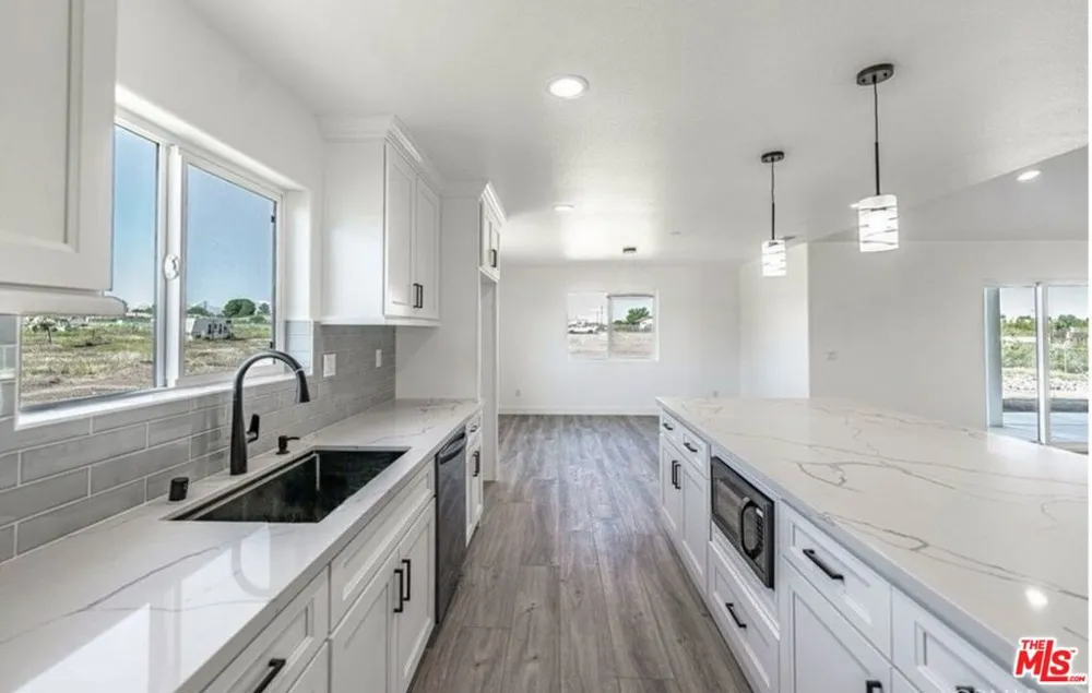 11548 11th Avenue Hesperia, CA 92345