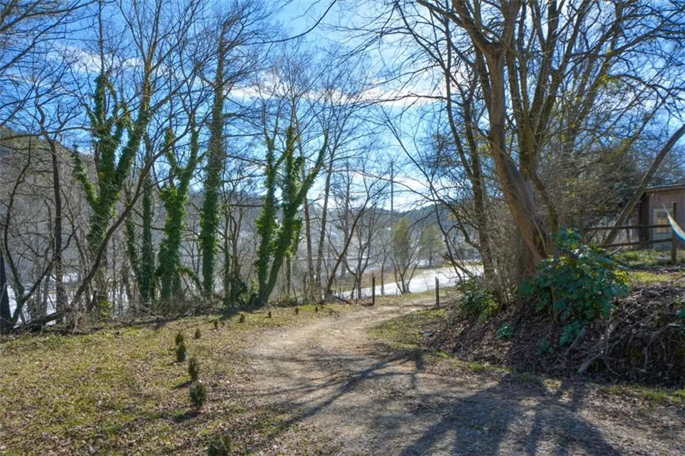 2339 Whitestone Road Talking Rock, GA 30175