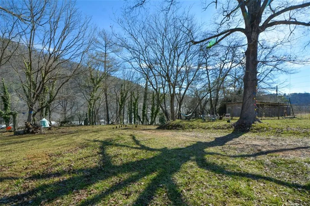 2339 Whitestone Road Talking Rock, GA 30175