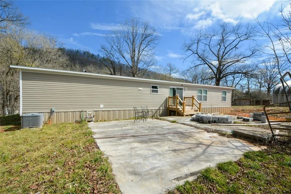 2339 Whitestone Road Talking Rock, GA 30175