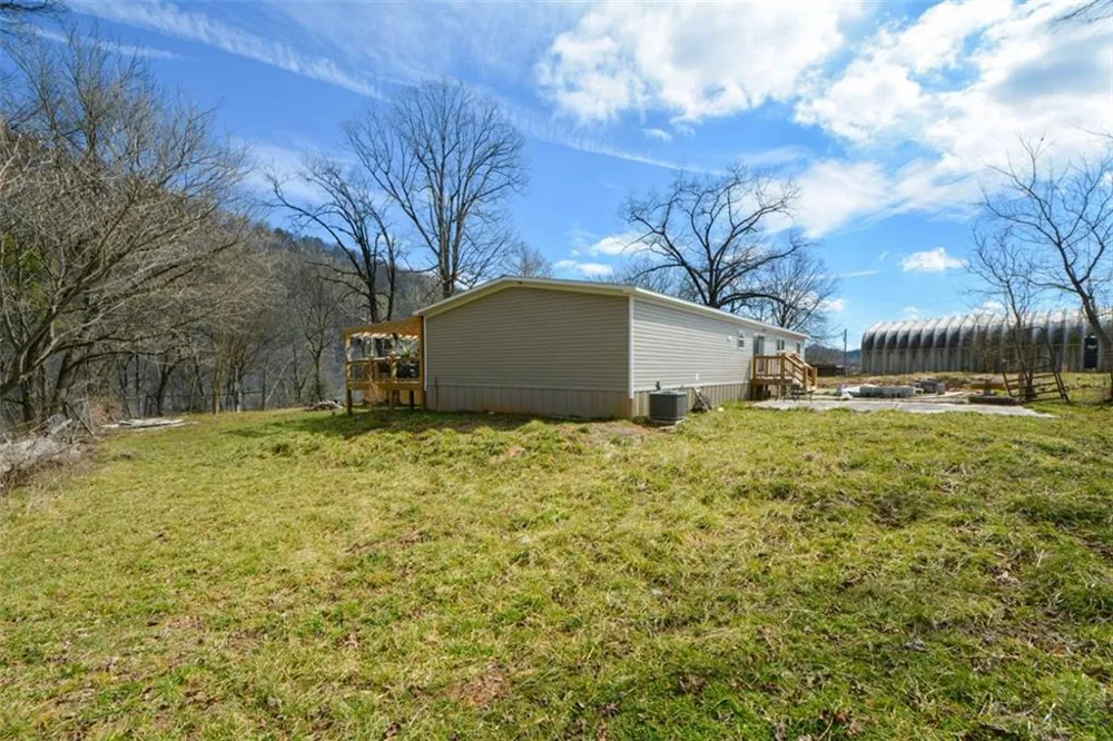 2339 Whitestone Road Talking Rock, GA 30175