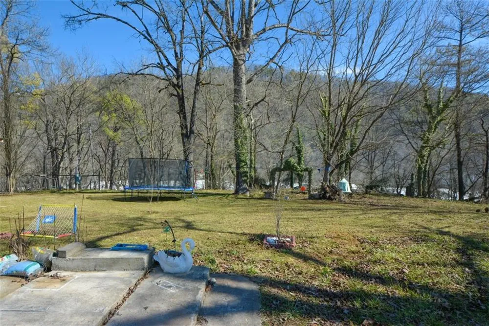 2339 Whitestone Road Talking Rock, GA 30175