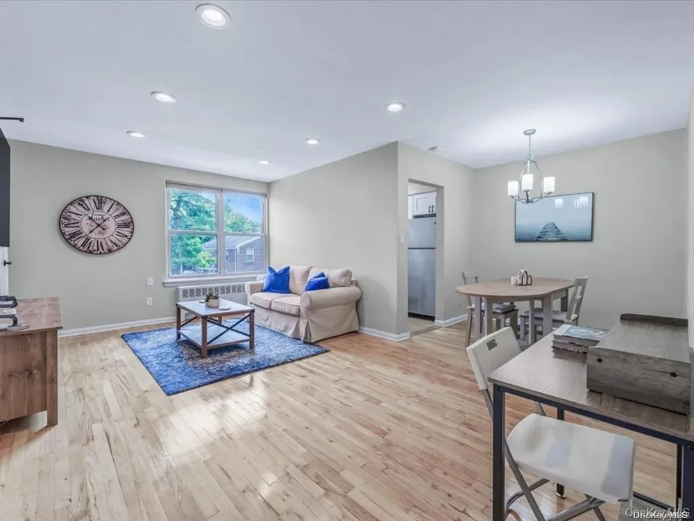 56 Edwards Street #2B Roslyn Heights, NY 11577