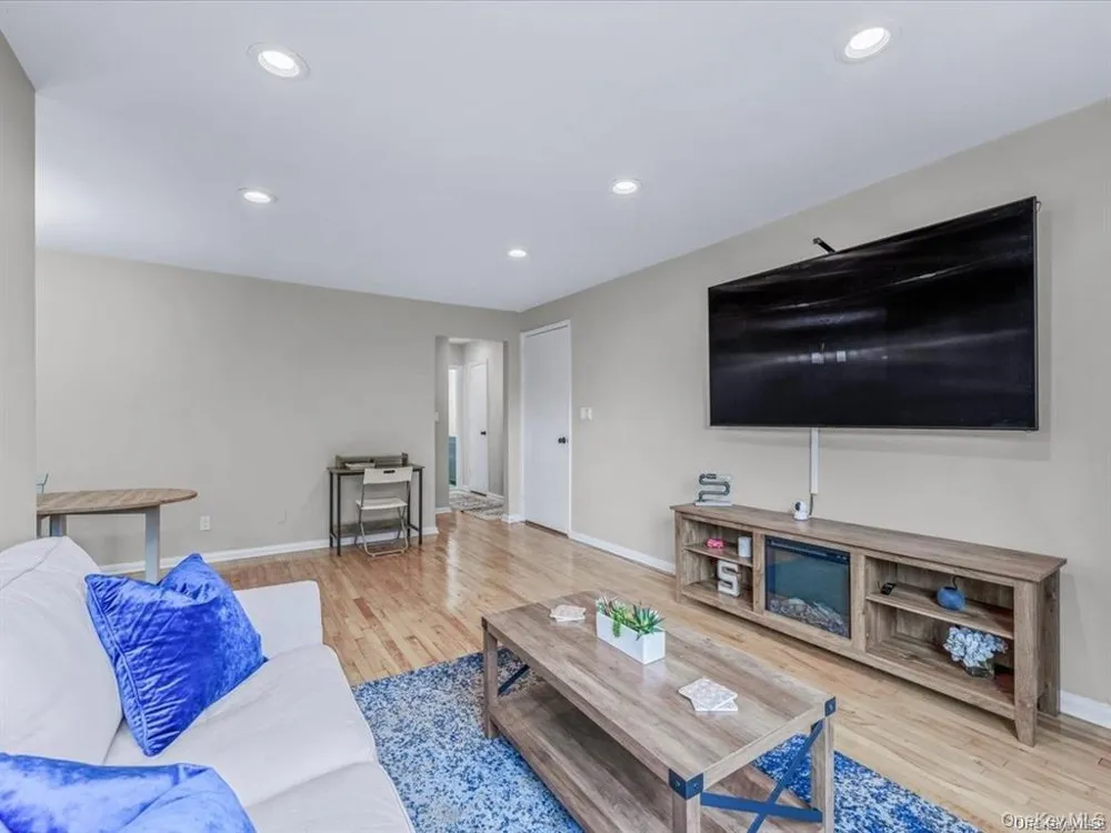 56 Edwards Street #2B Roslyn Heights, NY 11577