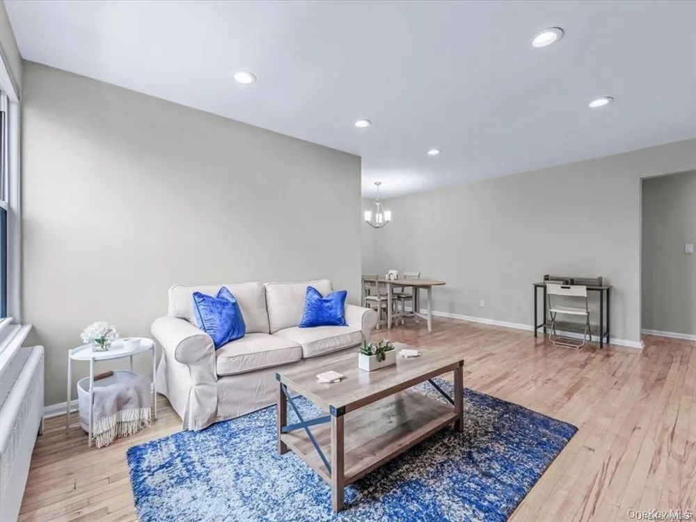 56 Edwards Street #2B Roslyn Heights, NY 11577