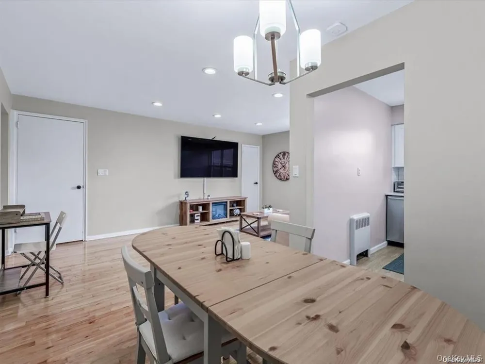 56 Edwards Street #2B Roslyn Heights, NY 11577