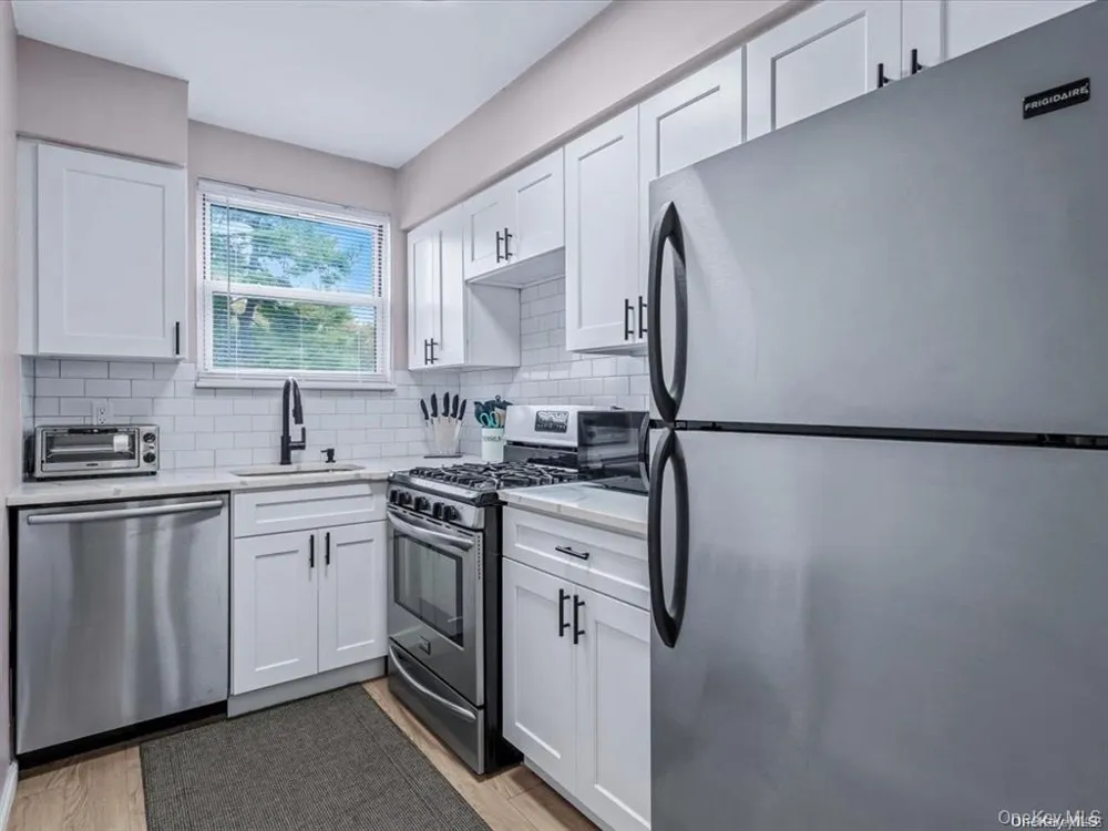 56 Edwards Street #2B Roslyn Heights, NY 11577