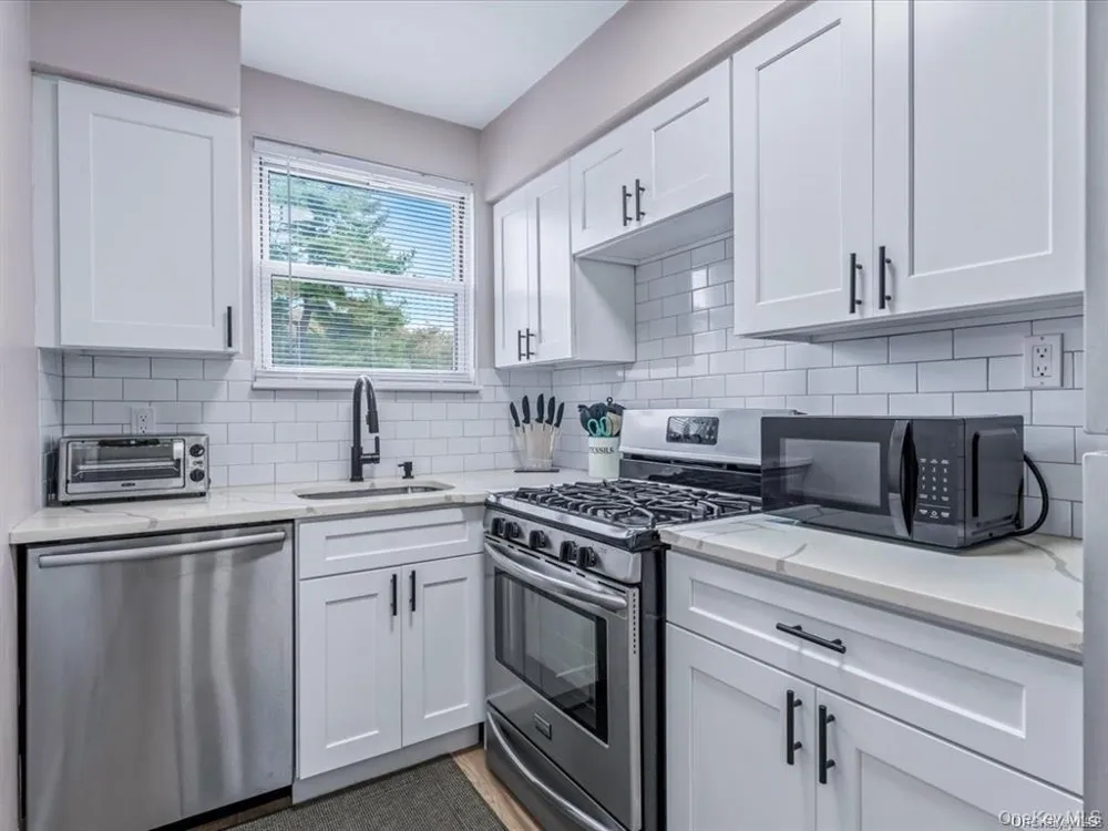 56 Edwards Street #2B Roslyn Heights, NY 11577