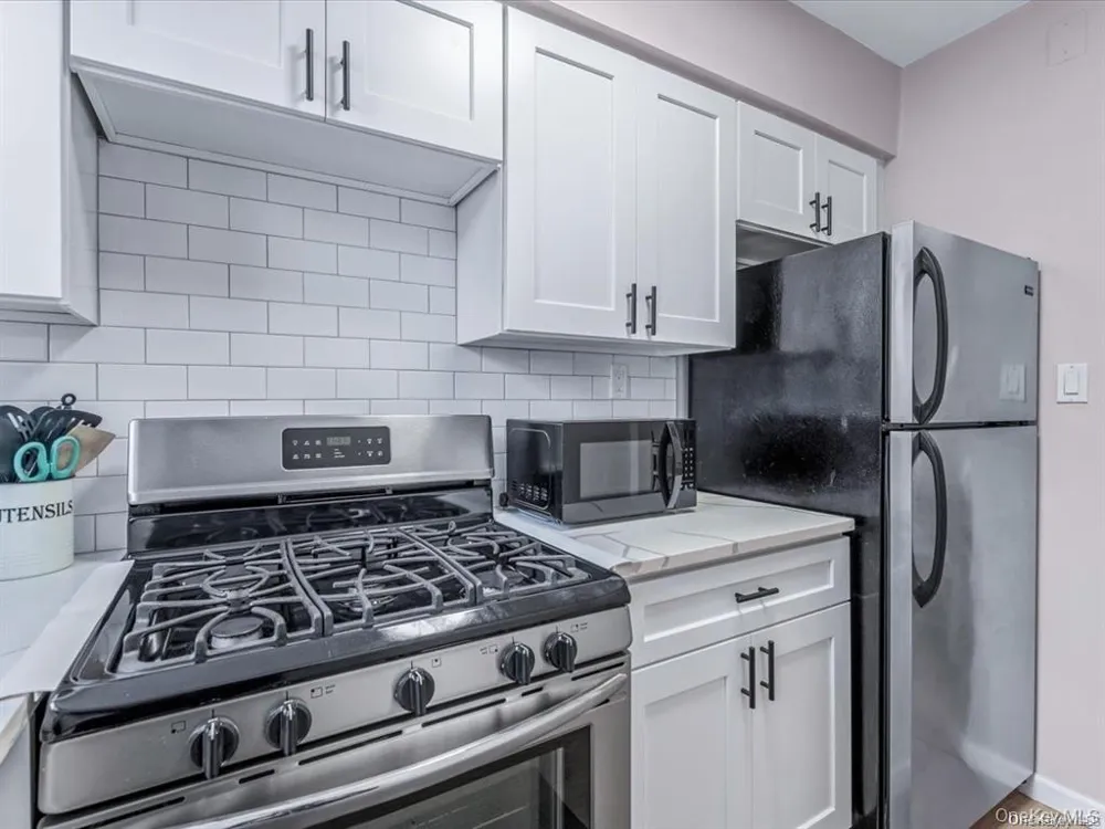 56 Edwards Street #2B Roslyn Heights, NY 11577