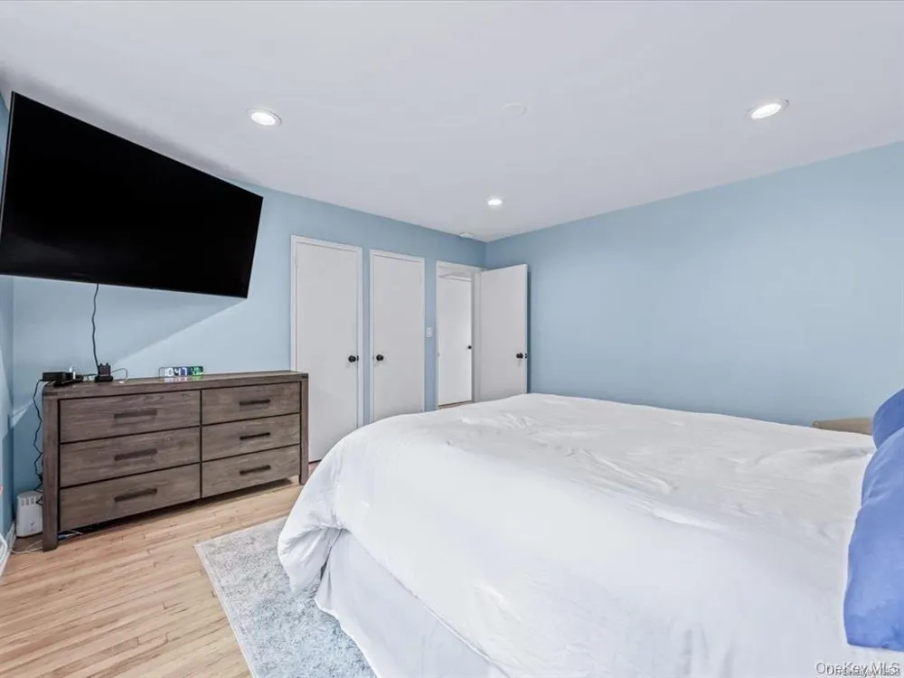 56 Edwards Street #2B Roslyn Heights, NY 11577