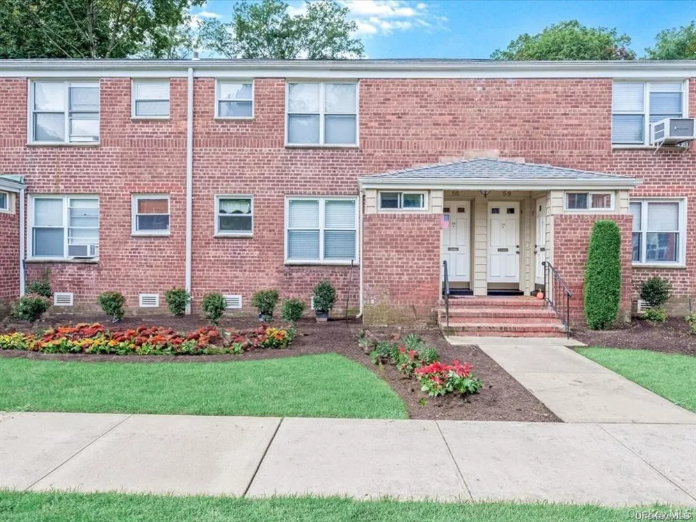 56 Edwards Street #2B Roslyn Heights, NY 11577