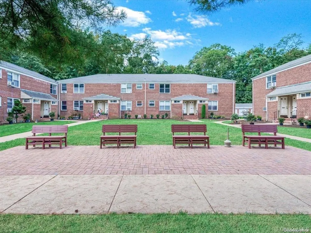 56 Edwards Street #2B Roslyn Heights, NY 11577