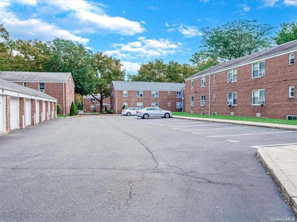 56 Edwards Street #2B Roslyn Heights, NY 11577