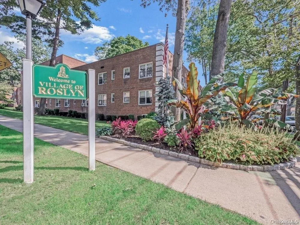 56 Edwards Street #2B Roslyn Heights, NY 11577