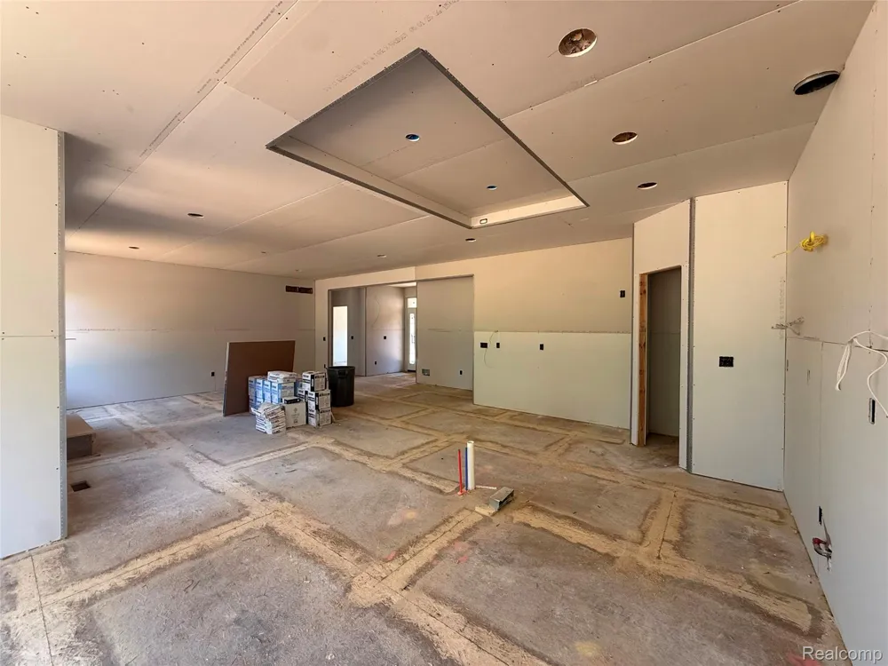 2735 Pine Shadow Court Hamburg Township, MI 48169