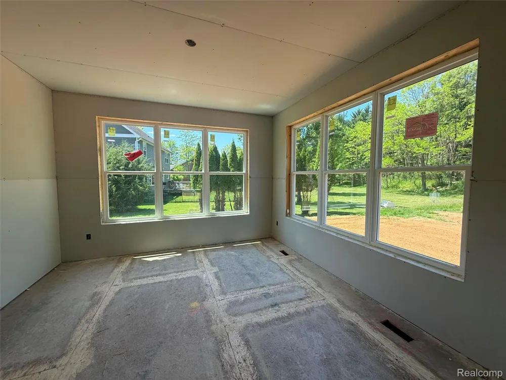 2735 Pine Shadow Court Hamburg Township, MI 48169