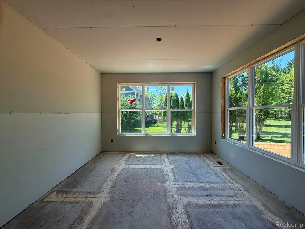 2735 Pine Shadow Court Hamburg Township, MI 48169