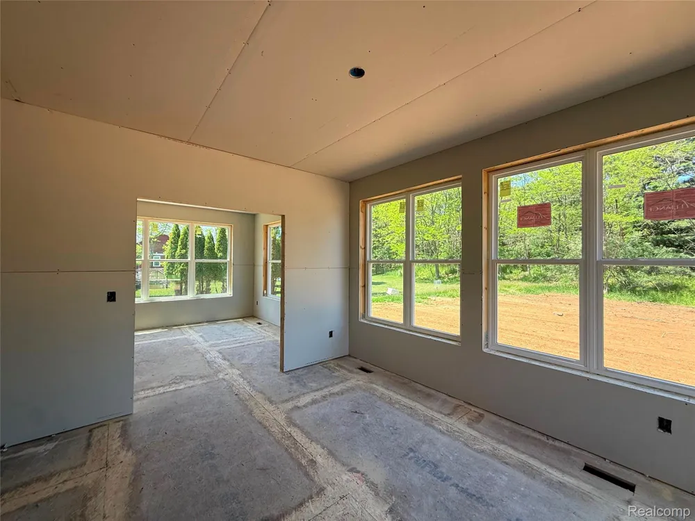 2735 Pine Shadow Court Hamburg Township, MI 48169