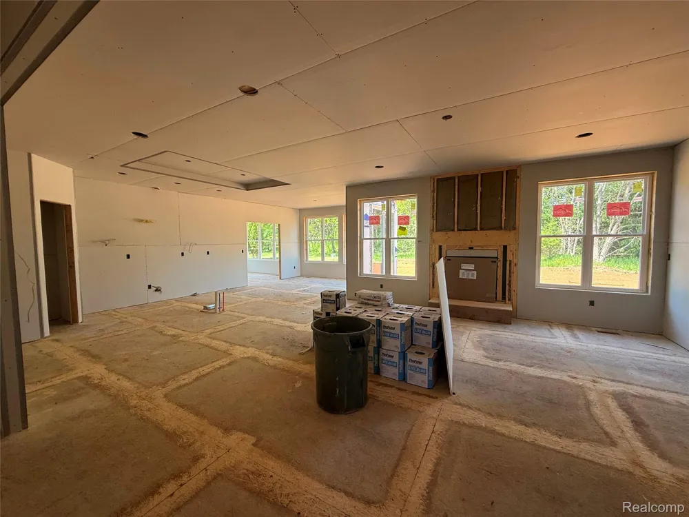 2735 Pine Shadow Court Hamburg Township, MI 48169