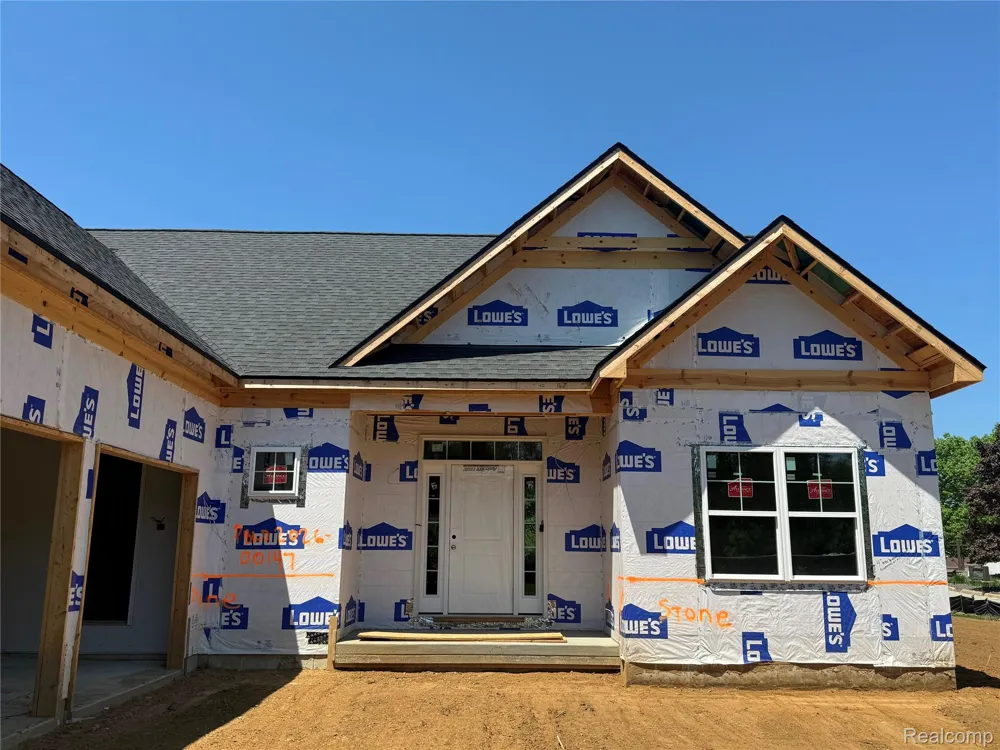 2735 Pine Shadow Court Hamburg Township, MI 48169