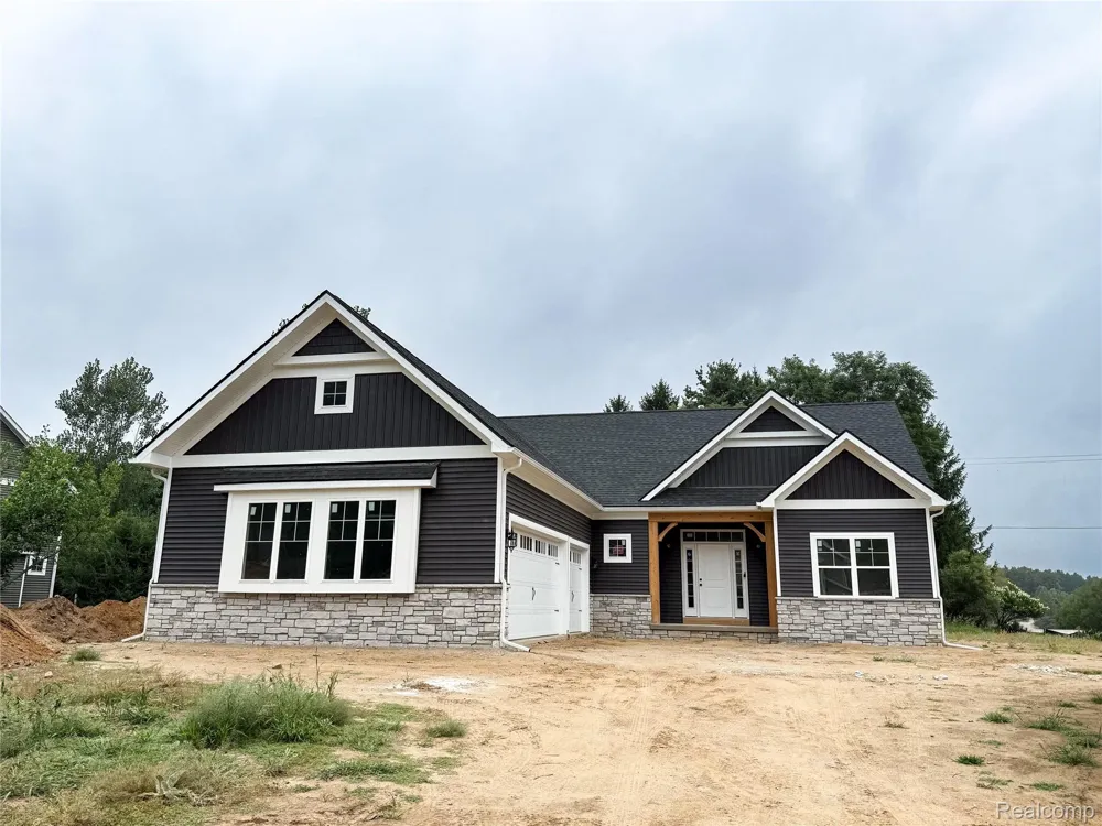 2735 Pine Shadow Court Hamburg Township, MI 48169