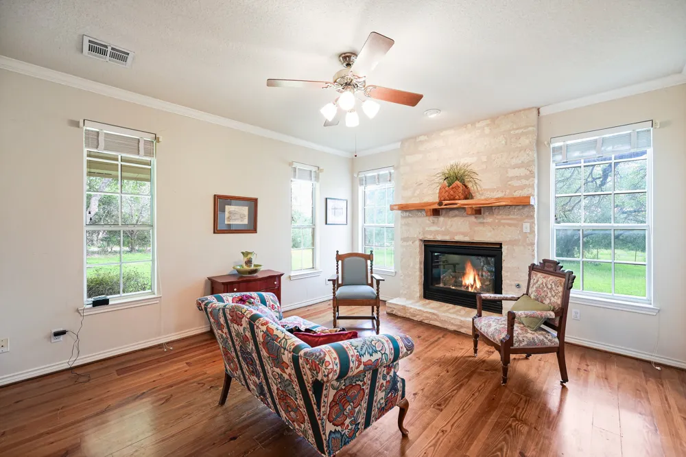 364 Nameless Road Driftwood, TX 78619